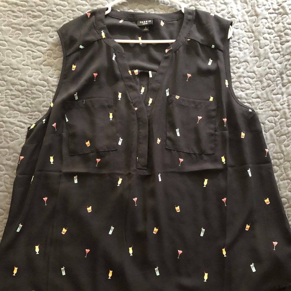 SLEEVELESS BLOUSE